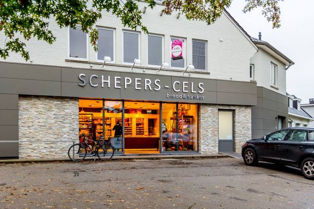 Limburgse taarten met verse vruchten en pudding bij Schepers-Cels